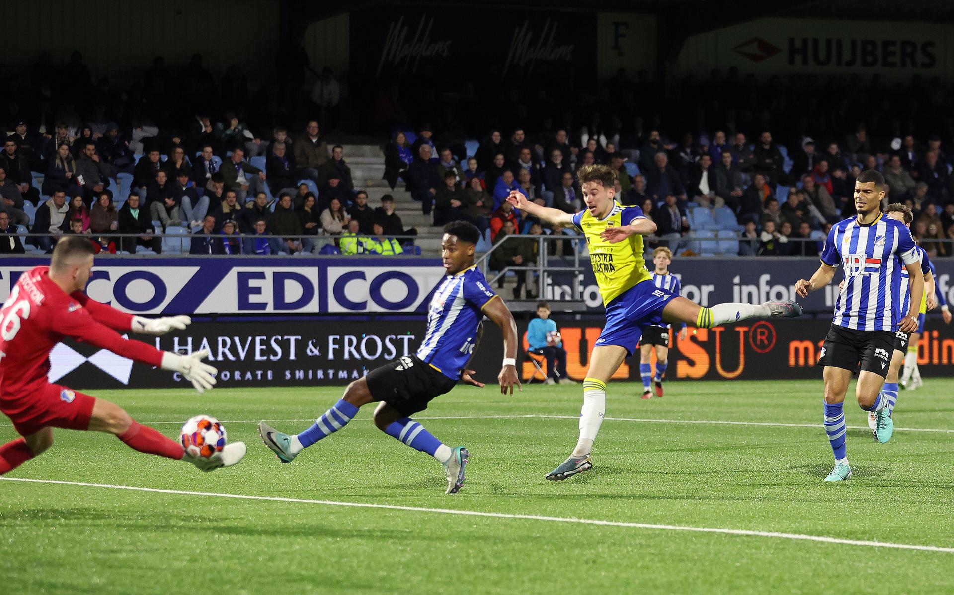 nhan-dinh-soi-keo-cambuur-vs-eindhoven-luc-01h00-ngay-22-10-2024